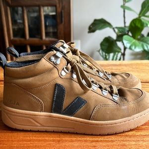 VEJA | Camel Women‘s Sneakers | YOOX